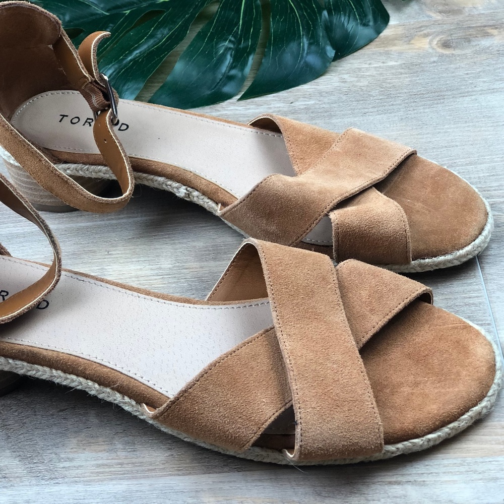 NWT! Torrid Criss Cross Cognac Heel Size 10.5